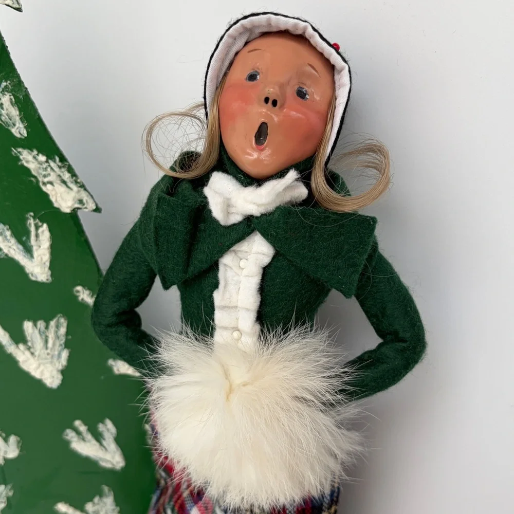 VTG Byers Choice The Carolers 1991 Couple Caroling + Wood Tree Decor Made in USA